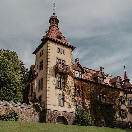 Hotel Slottsvillan Хускварна Экстерьер фото