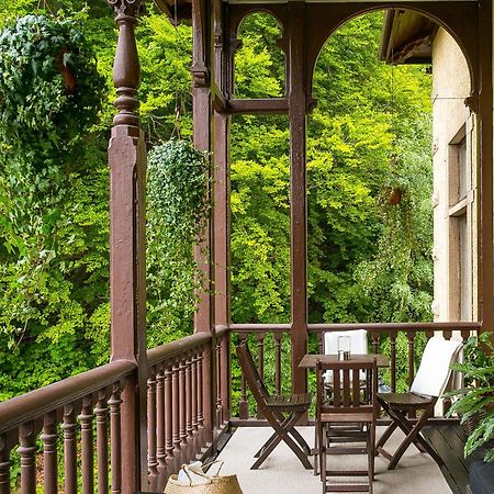 Hotel Slottsvillan Хускварна Экстерьер фото