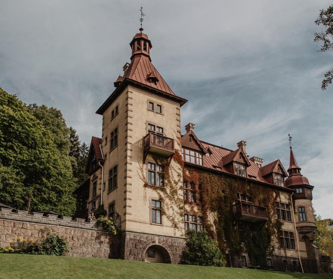 Hotel Slottsvillan Хускварна Экстерьер фото
