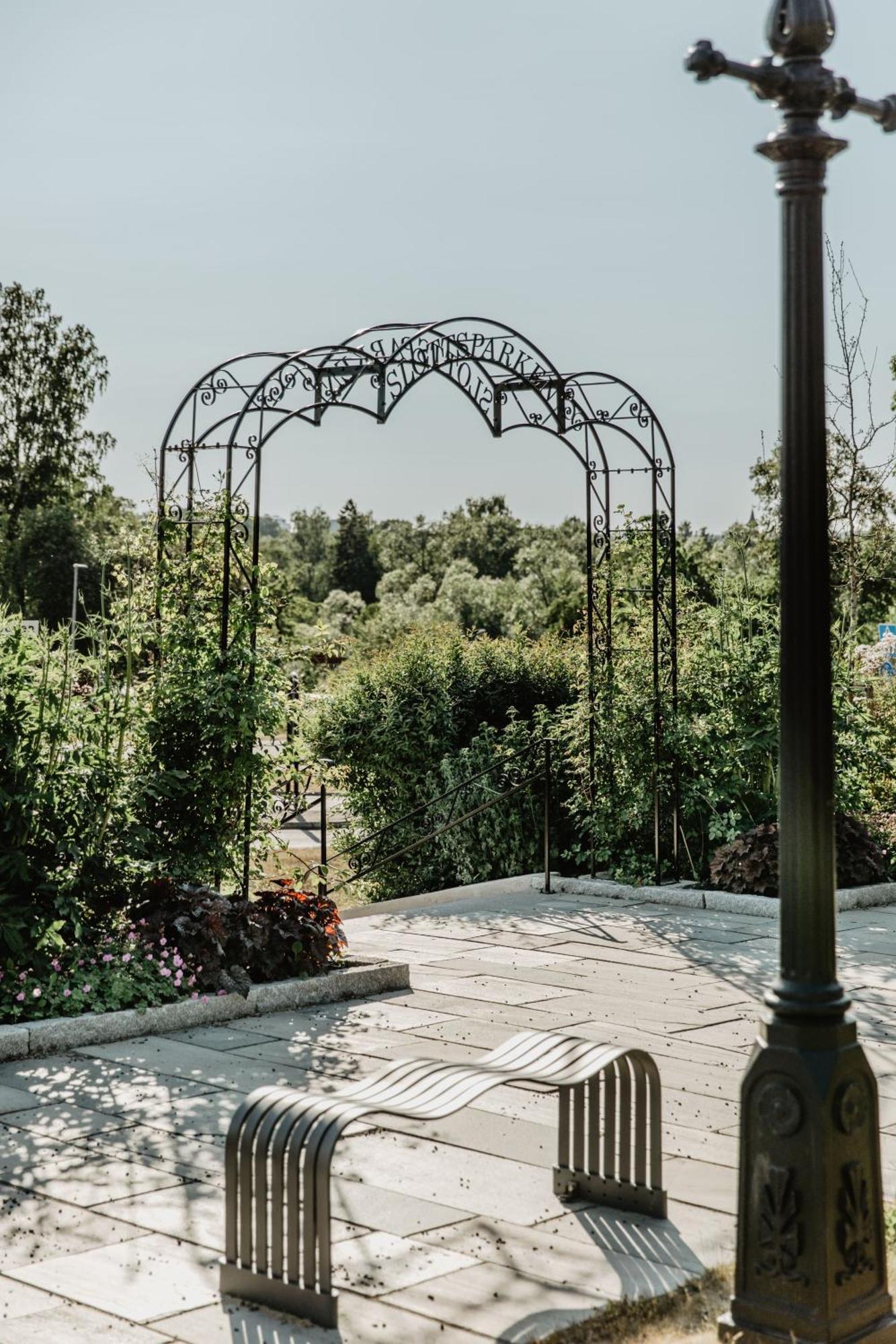 Hotel Slottsvillan Хускварна Экстерьер фото