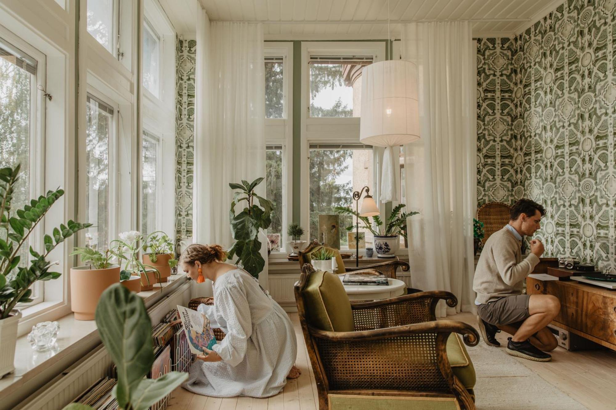 Hotel Slottsvillan Хускварна Экстерьер фото