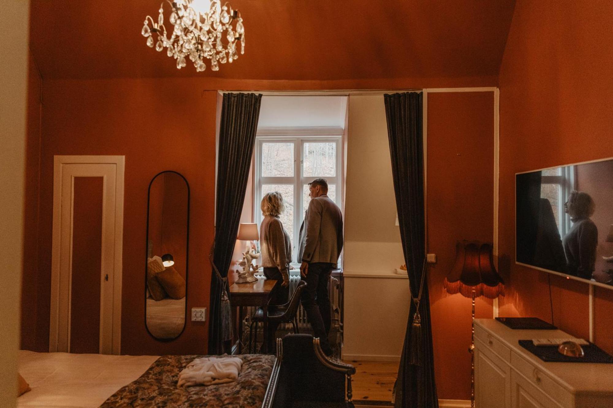 Hotel Slottsvillan Хускварна Экстерьер фото