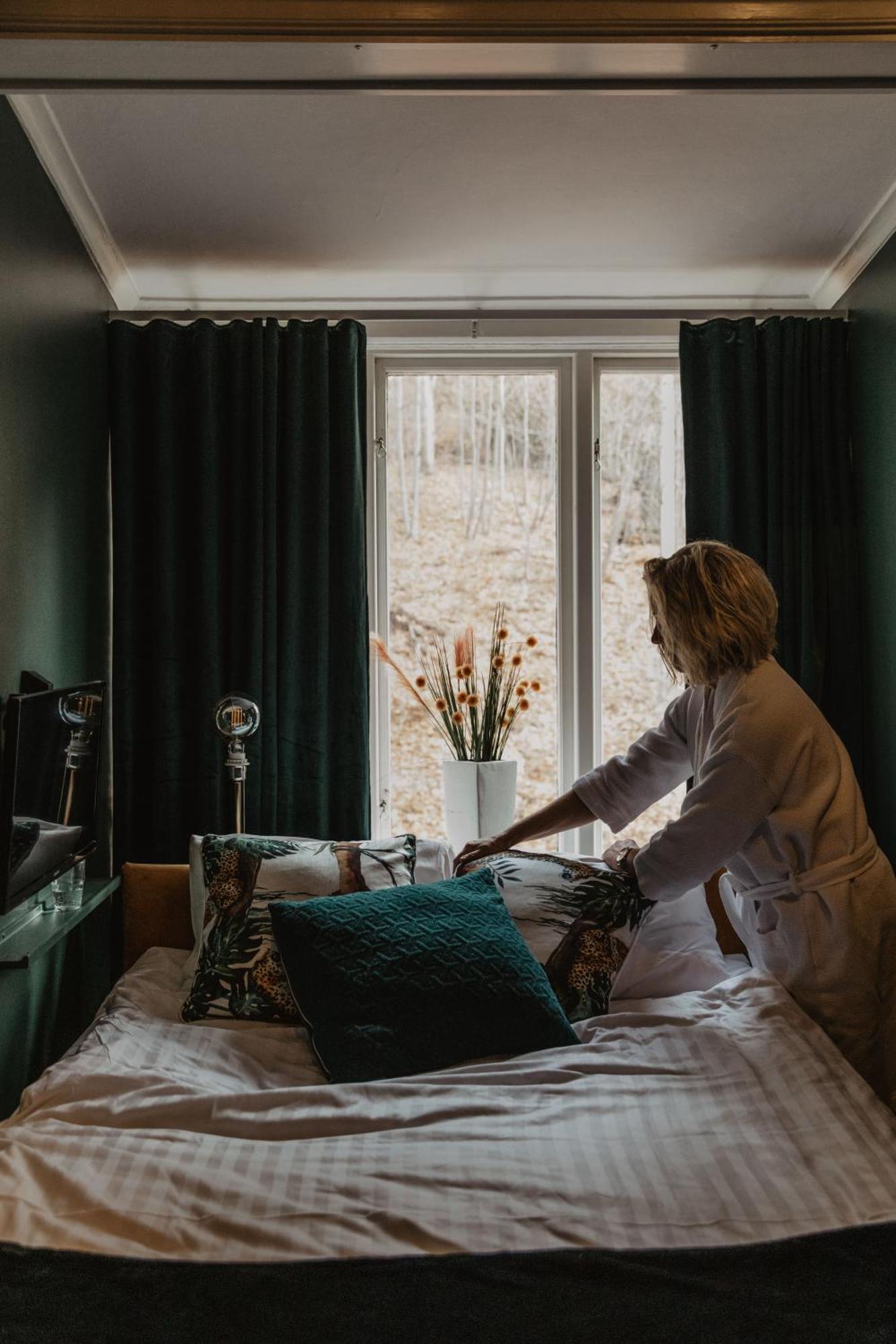 Hotel Slottsvillan Хускварна Экстерьер фото