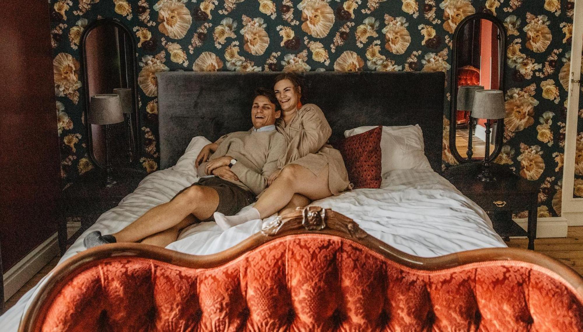 Hotel Slottsvillan Хускварна Экстерьер фото