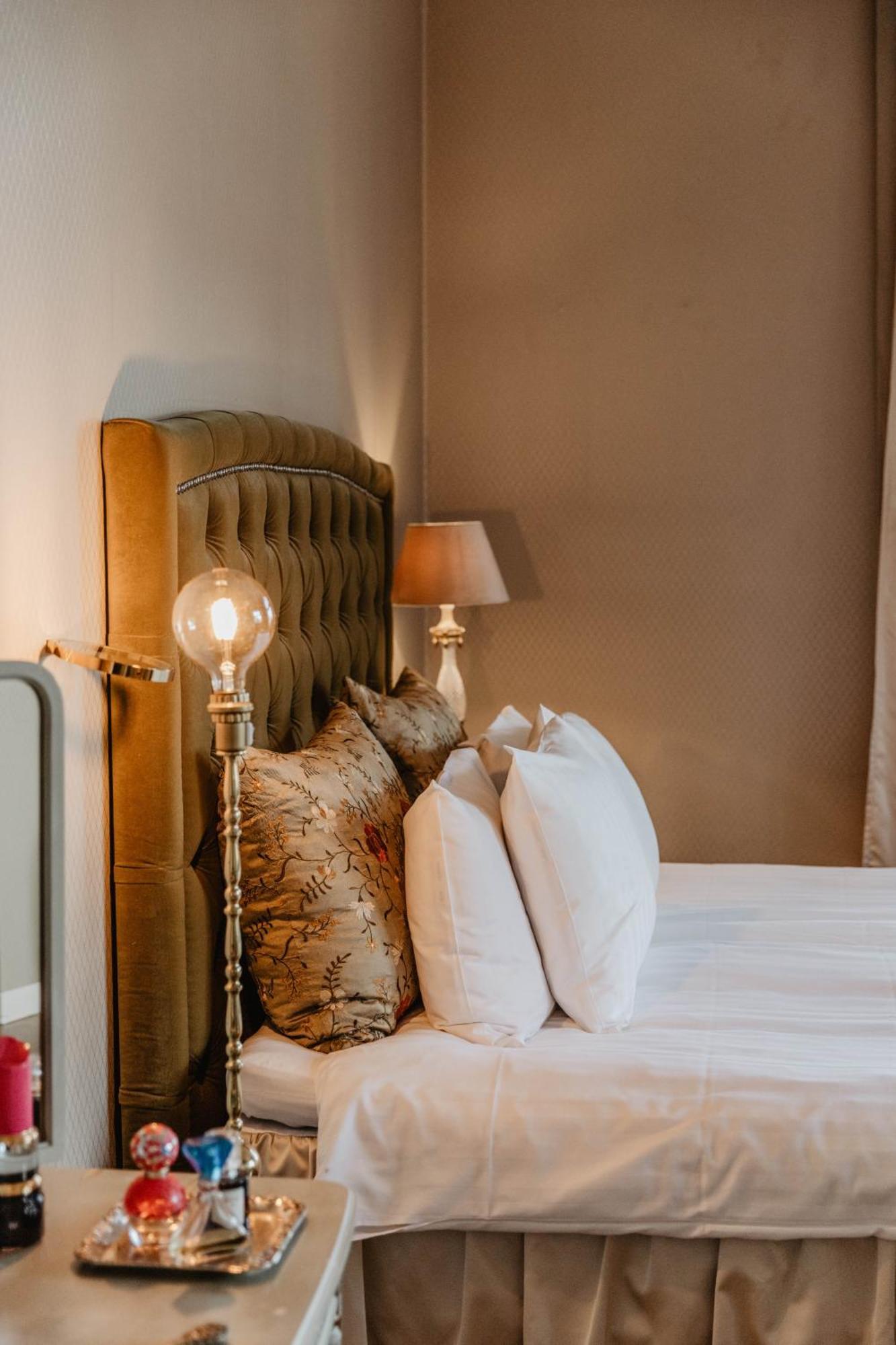 Hotel Slottsvillan Хускварна Экстерьер фото